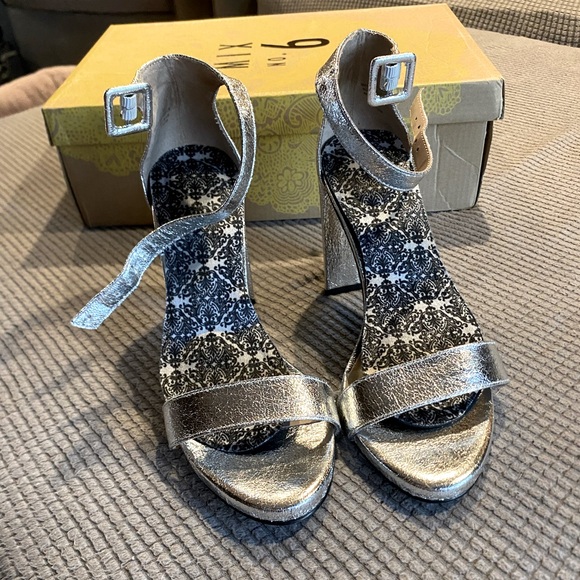 Silver Block Heels - Picture 1 of 4